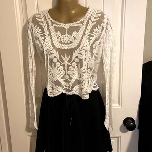 Junior sz L long sleeve lacy shell